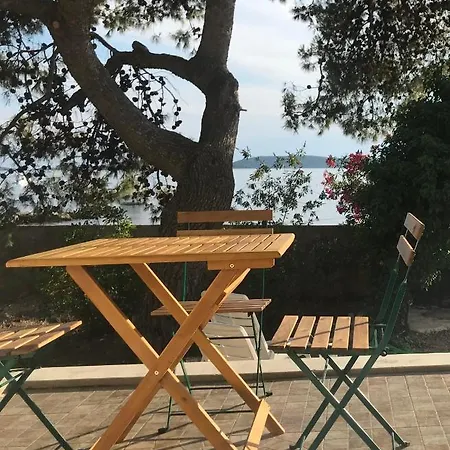 Mare * Brodarica (Sibenik-Knin)