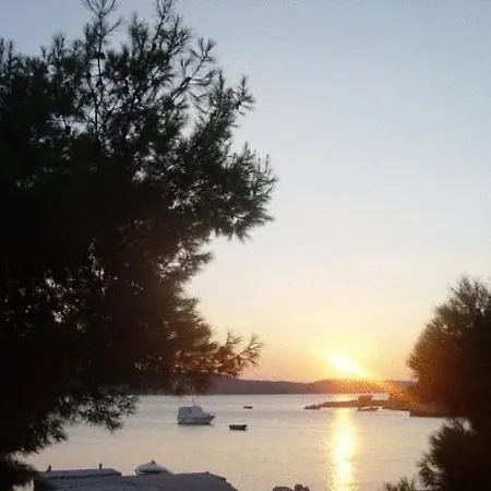 Mare * Brodarica (Sibenik-Knin)