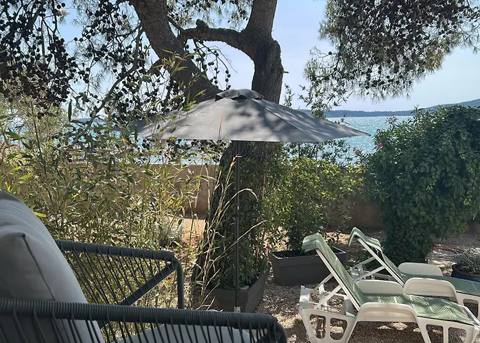 Mare * Brodarica (Sibenik-Knin)